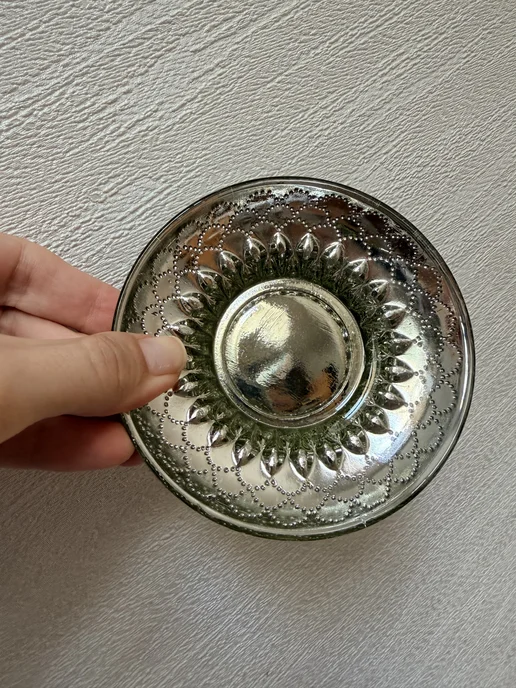 Серебряное блюдце, серебристый